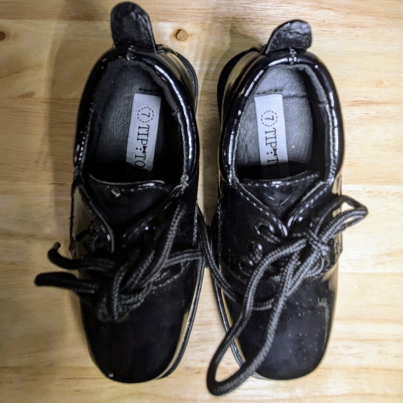 Lot of Boy Shoes - Picture 9 of 10